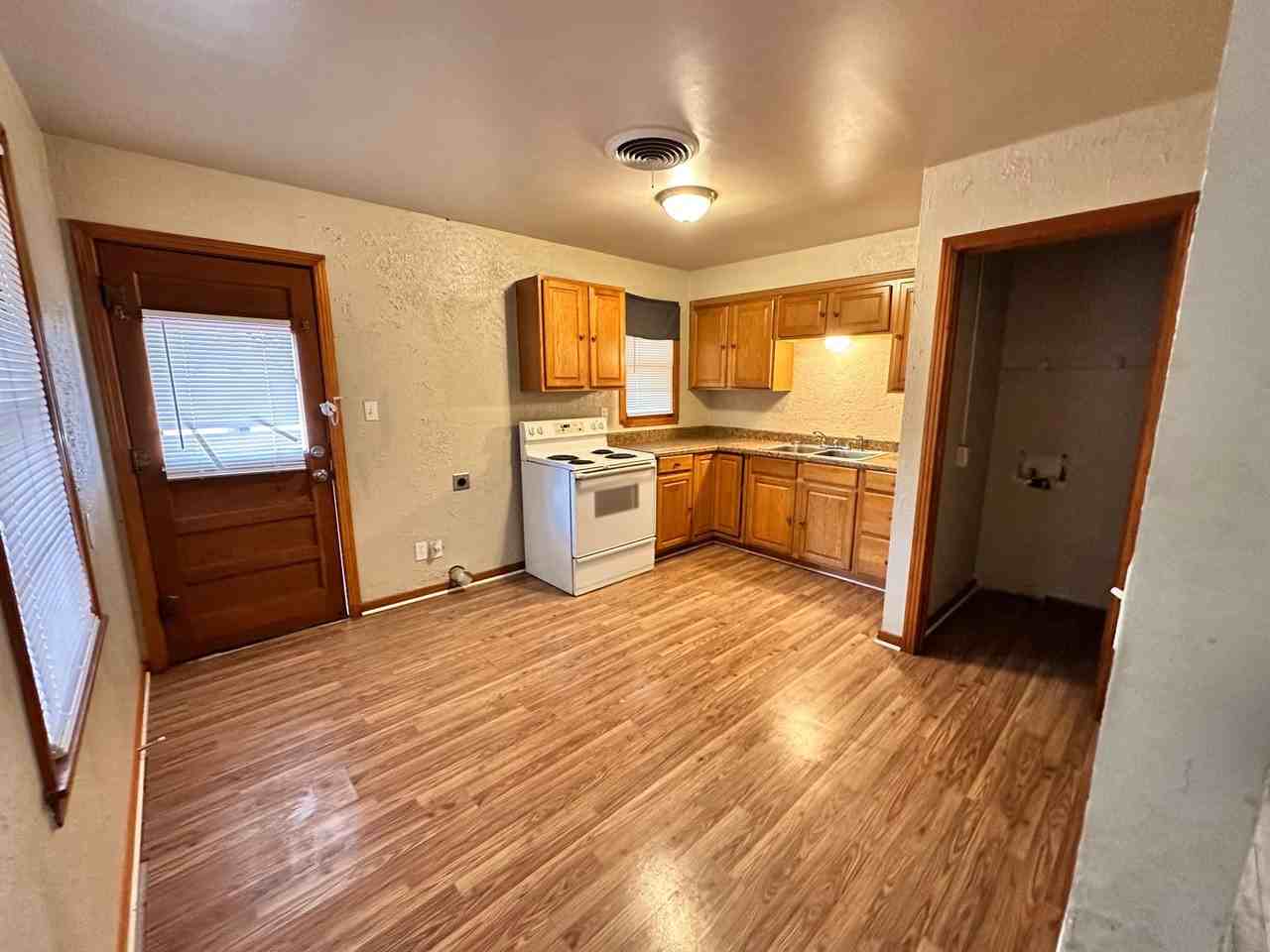 1908 Currie Ln - Photo 3 of 10