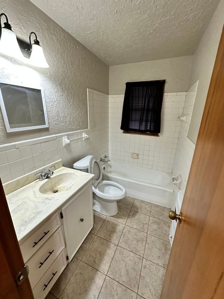 1908 Currie Ln - Photo 7 of 10