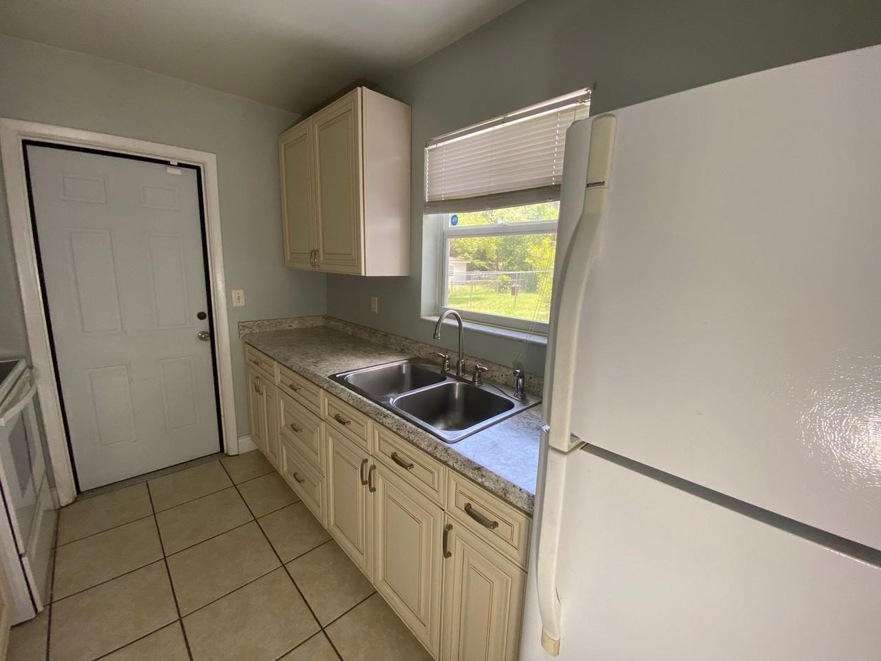 2309 Idaho Rd - Photo 3 of 23