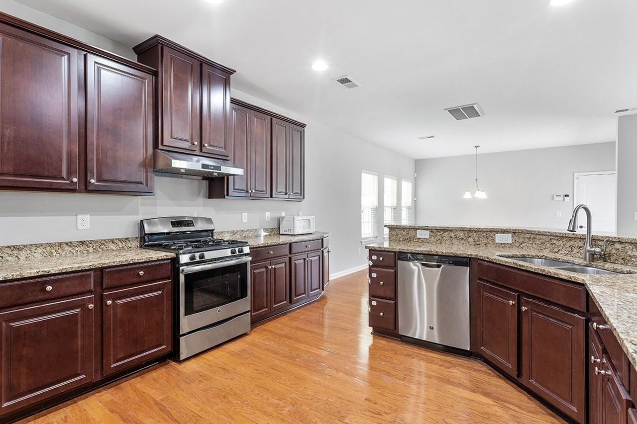 1121 Survada Ln - Photo 4 of 32