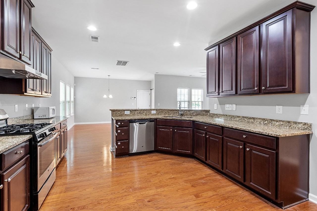 1121 Survada Ln - Photo 5 of 32