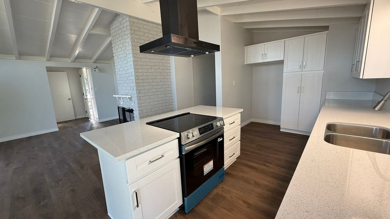 1002 E Walnut Ave - Photo 4 of 30