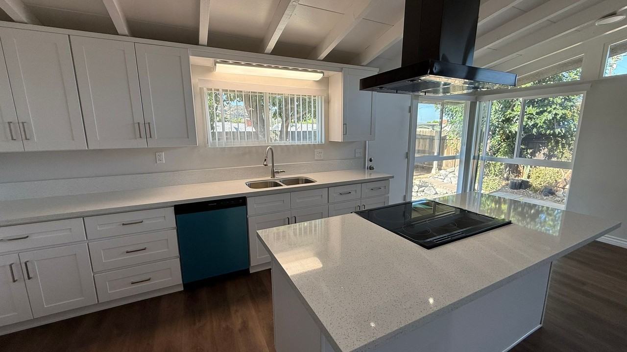 1002 E Walnut Ave - Photo 5 of 30