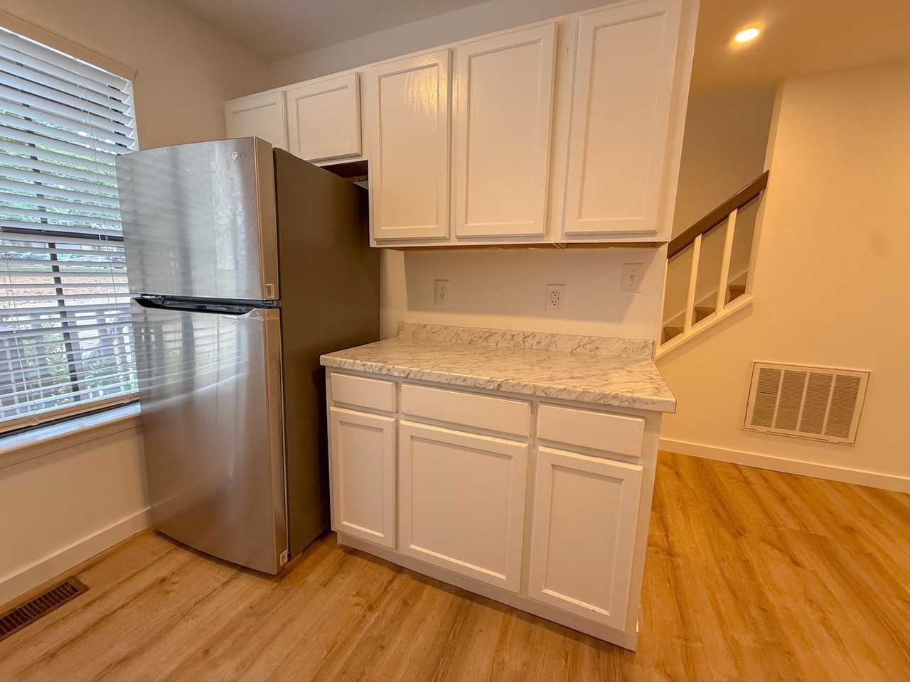 4247 The Oaks Dr - Photo 4 of 20