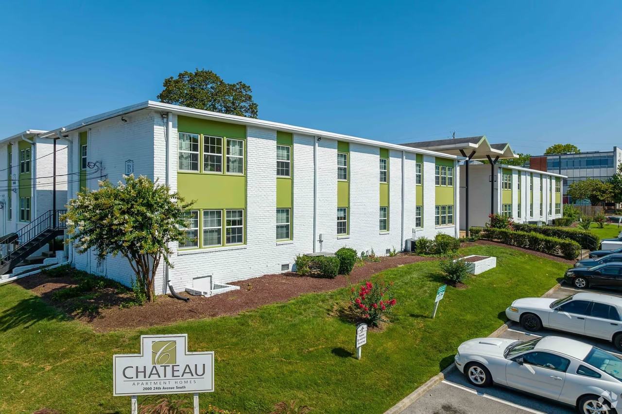 Chateau Apartments - Photo 4 of 42