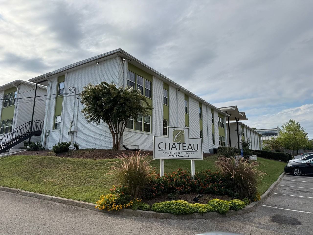Chateau Apartments - Photo 5 of 42