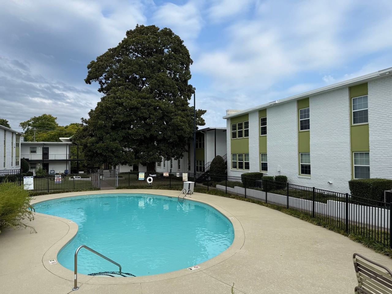 Chateau Apartments - Photo 6 of 42