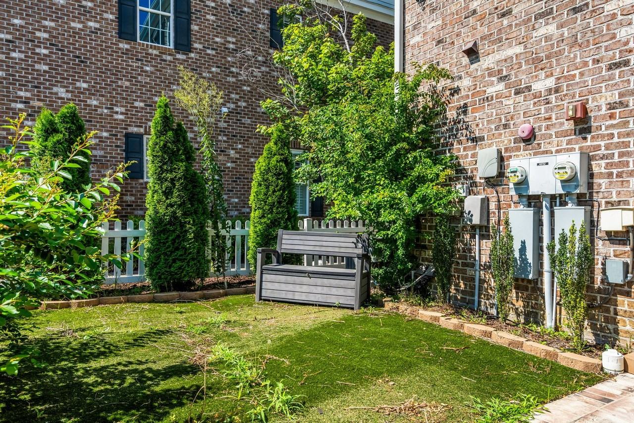 2798 Howard Ave - Photo 2 of 50