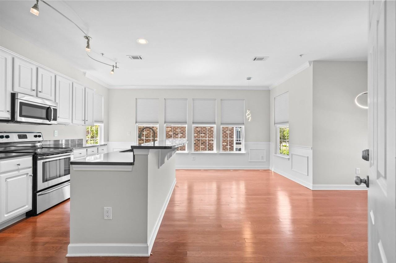 2798 Howard Ave - Photo 3 of 50