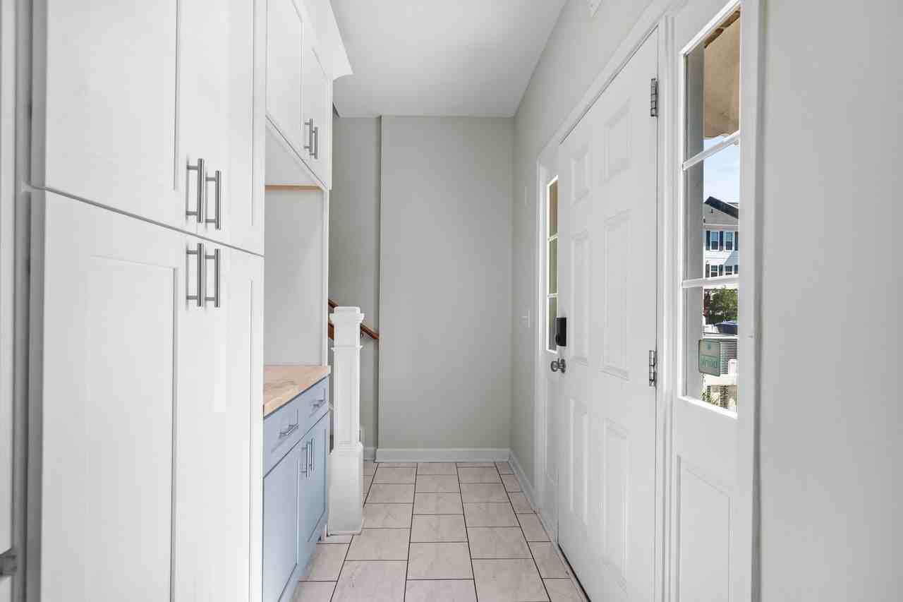 2798 Howard Ave - Photo 5 of 50