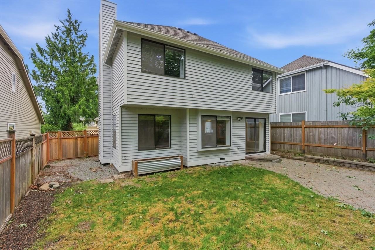 2227 Se 8th Pl - Photo 3 of 23
