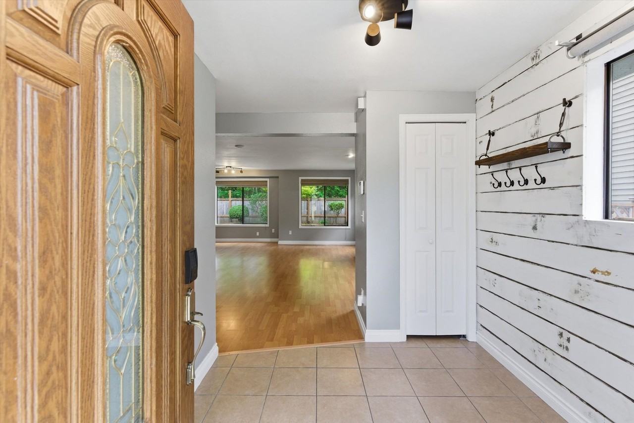 2227 Se 8th Pl - Photo 5 of 23