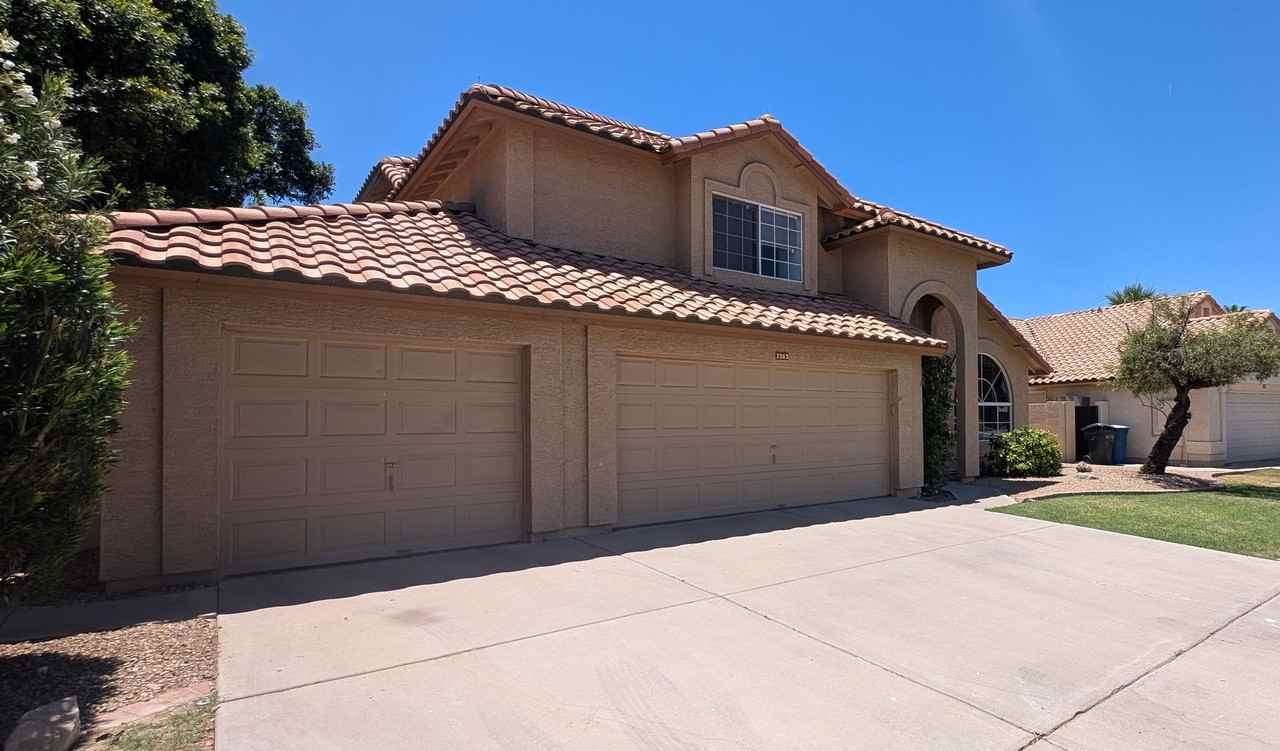 2363 W Hemlock Ct - Photo 2 of 42