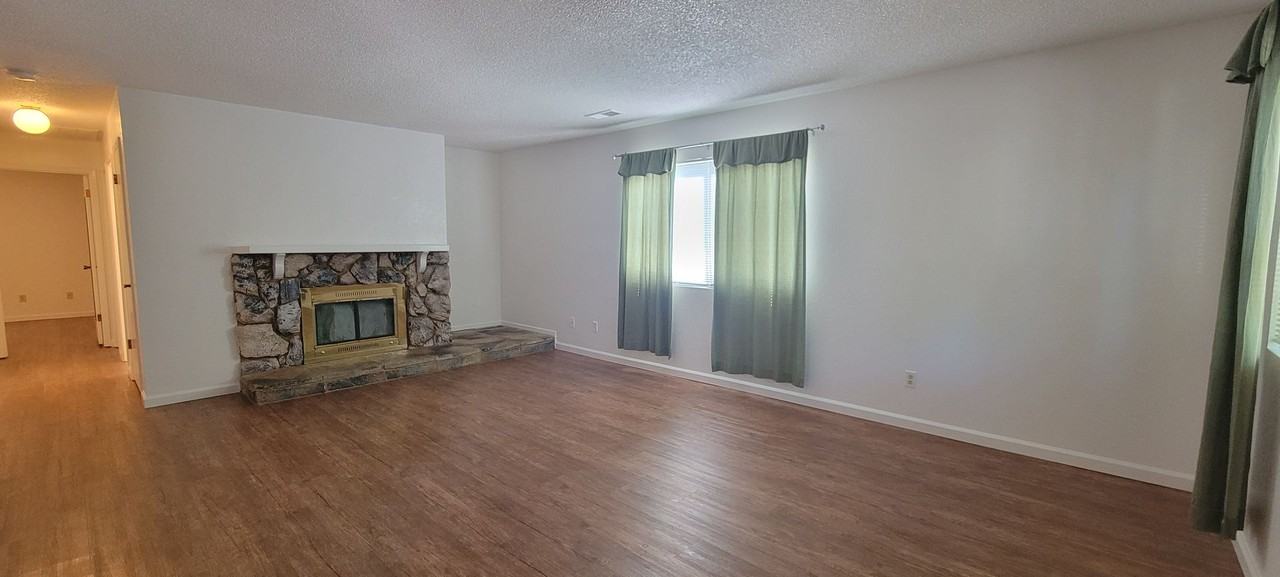 1855 Del Mar Ave - Photo 2 of 21