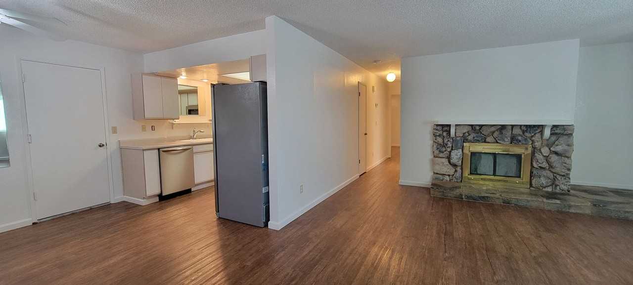 1855 Del Mar Ave - Photo 3 of 21