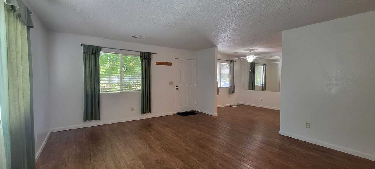 1855 Del Mar Ave - Photo 4 of 21