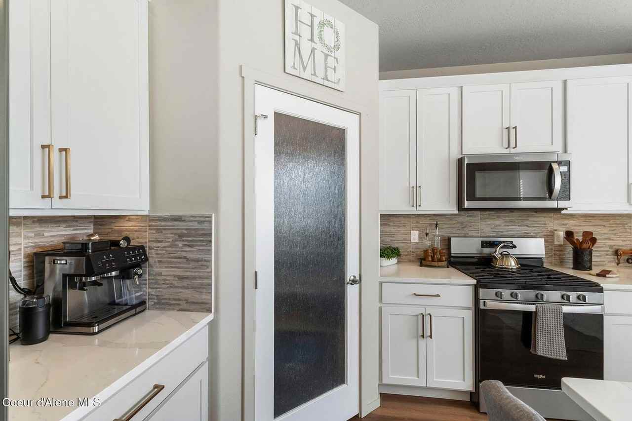 984 E Allenby Ave - Photo 7 of 41