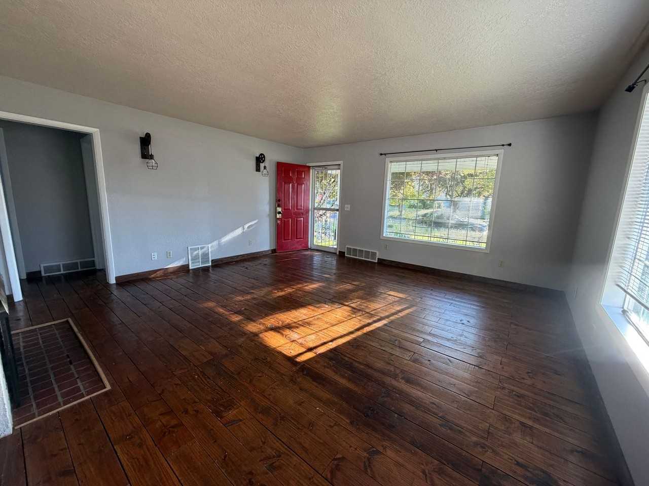 1324 Sw Levens St - Photo 3 of 13