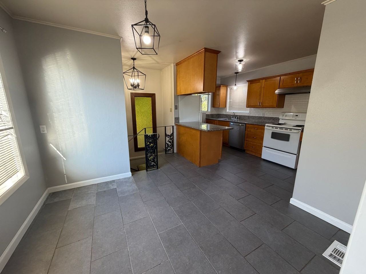 1324 Sw Levens St - Photo 4 of 13