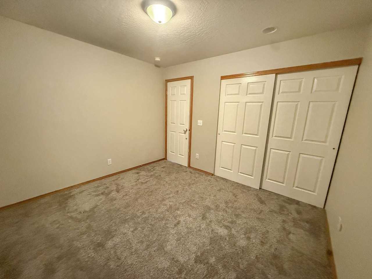 3101 Meadow Glen Ln - Photo 2 of 17