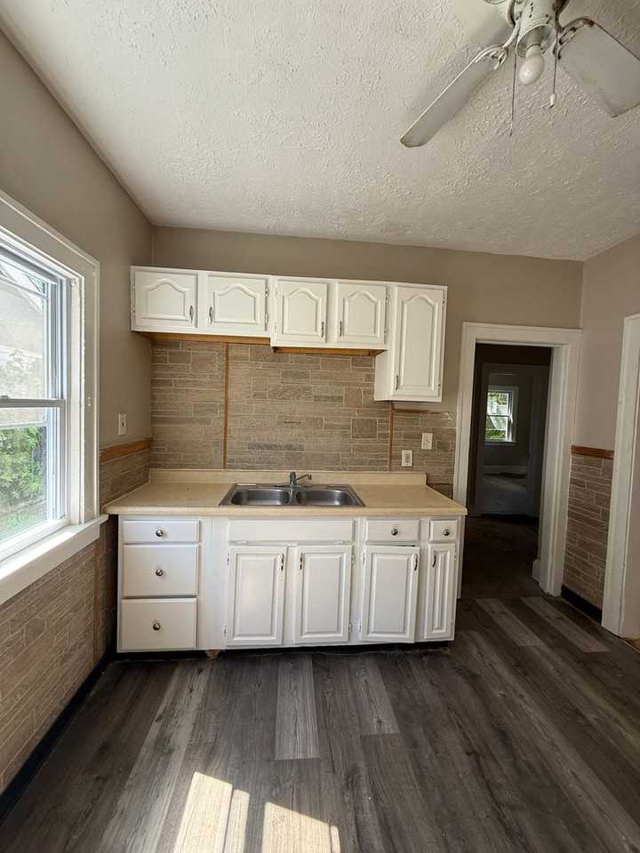 13826 Melzer Ave - Photo 4 of 9