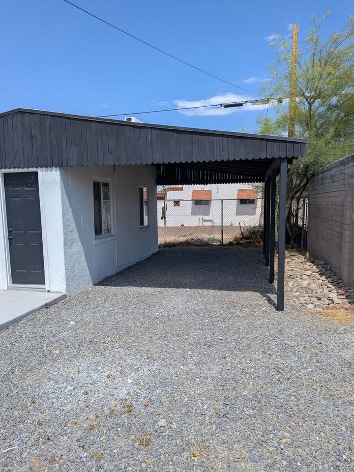 648 N Desert Ave - Photo 3 of 10