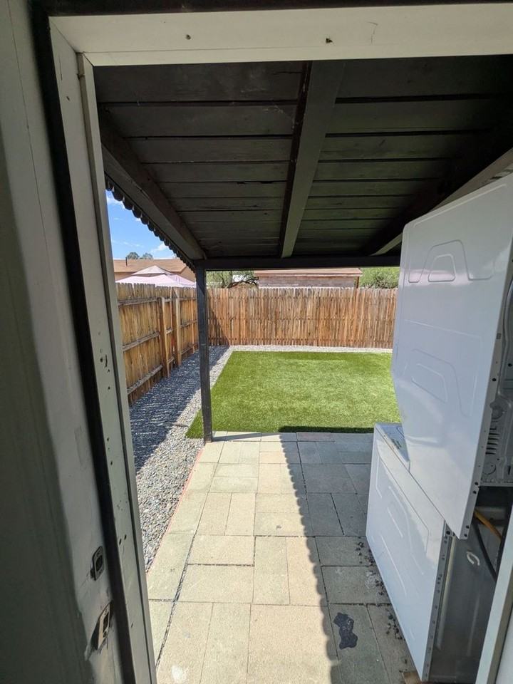 648 N Desert Ave - Photo 5 of 10