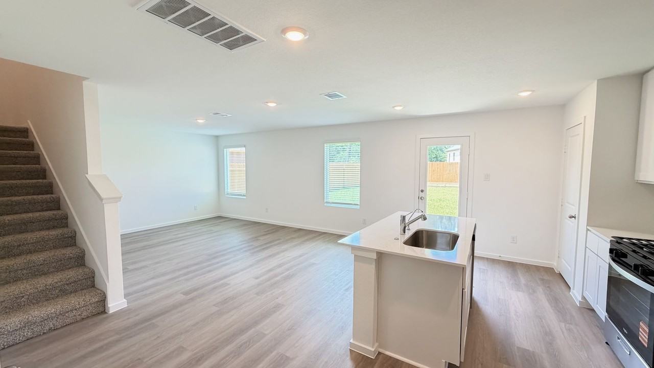 11631 Ruffian Dr - Photo 3 of 17