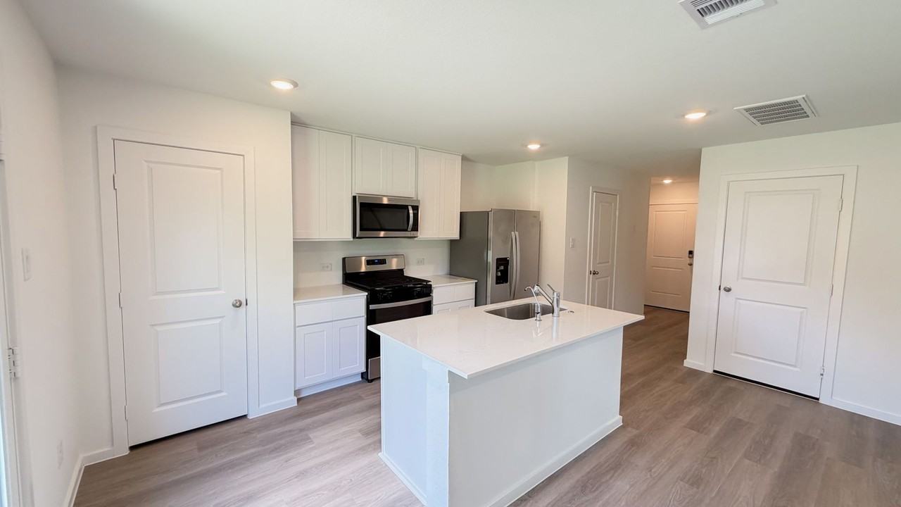 11631 Ruffian Dr - Photo 4 of 17