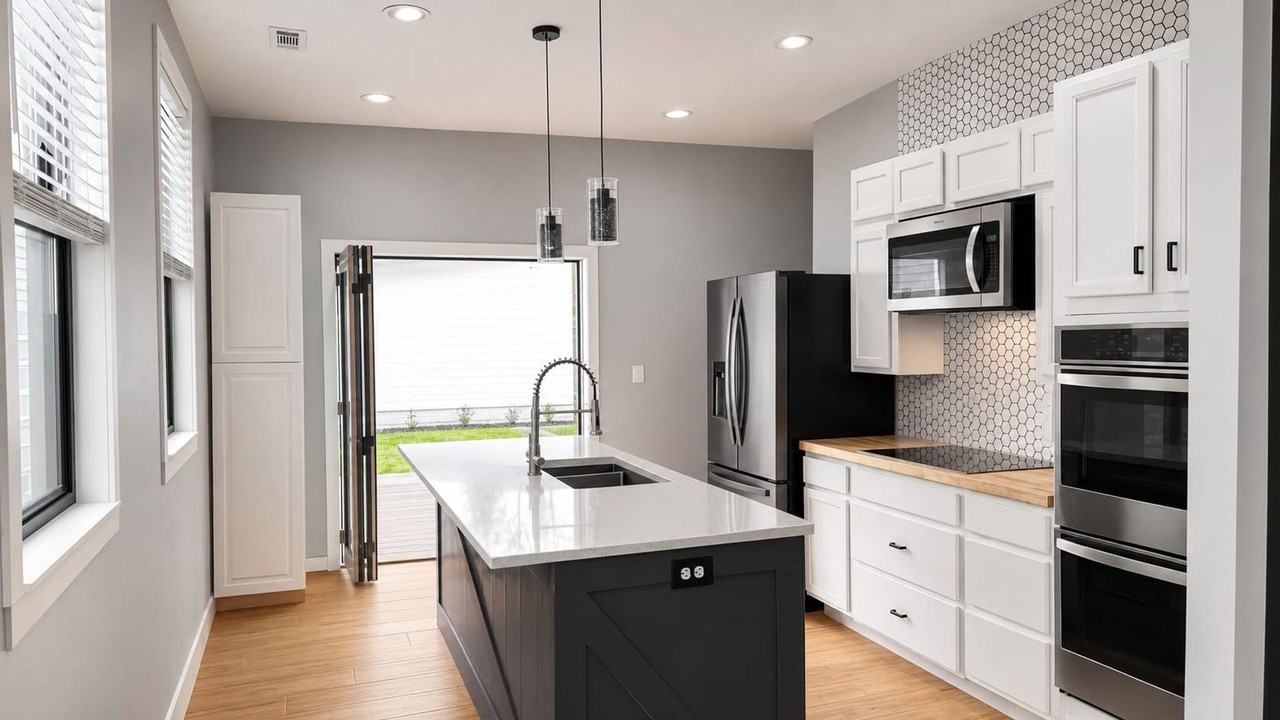 1605 English Ave - Photo 6 of 19