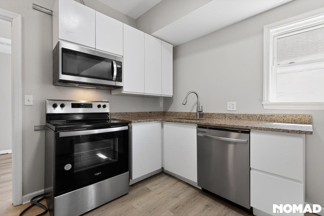 558 Marston St - Photo 4 of 28