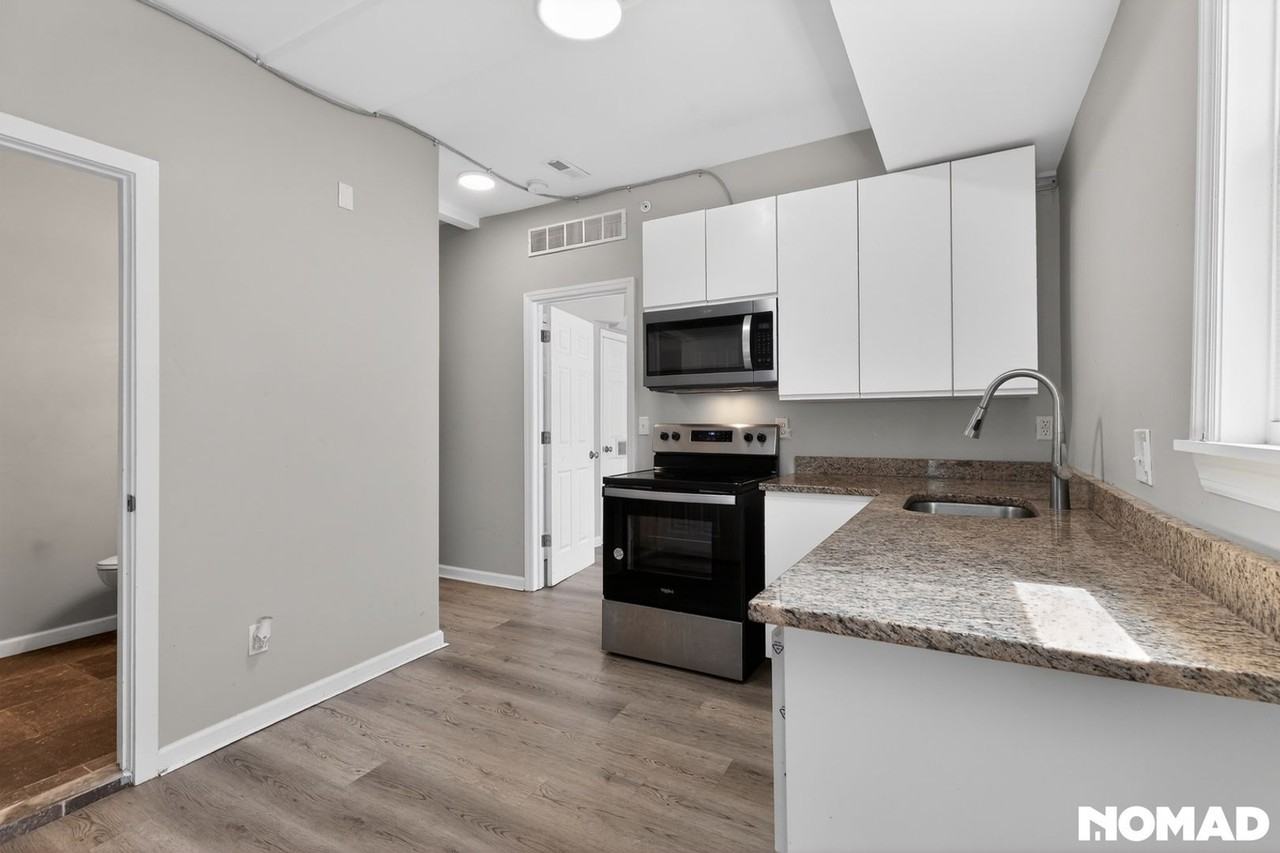 558 Marston St - Photo 5 of 28