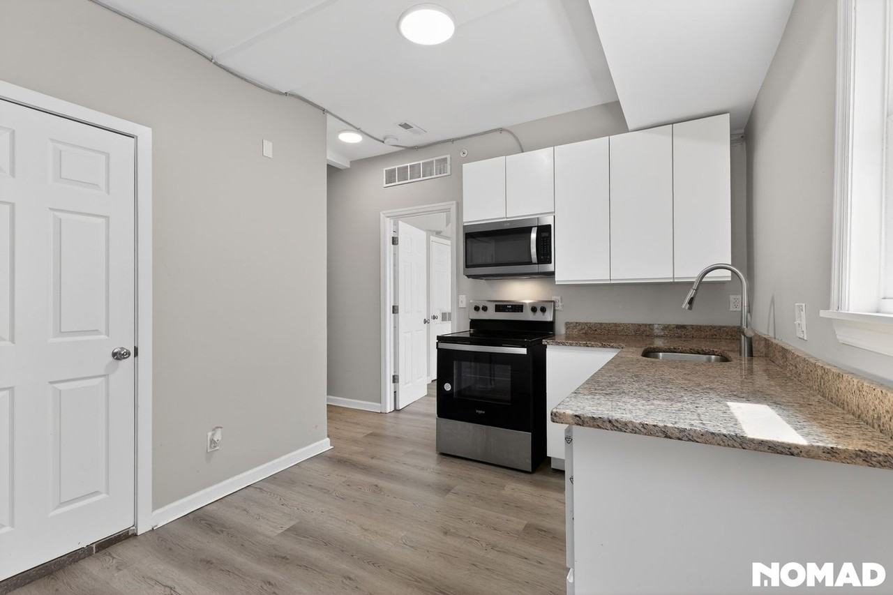 558 Marston St - Photo 6 of 28