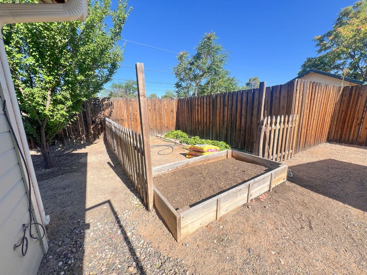 626 S Park Cir - Photo 2 of 9