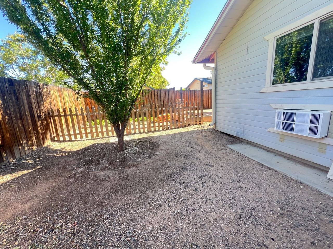626 S Park Cir - Photo 6 of 9