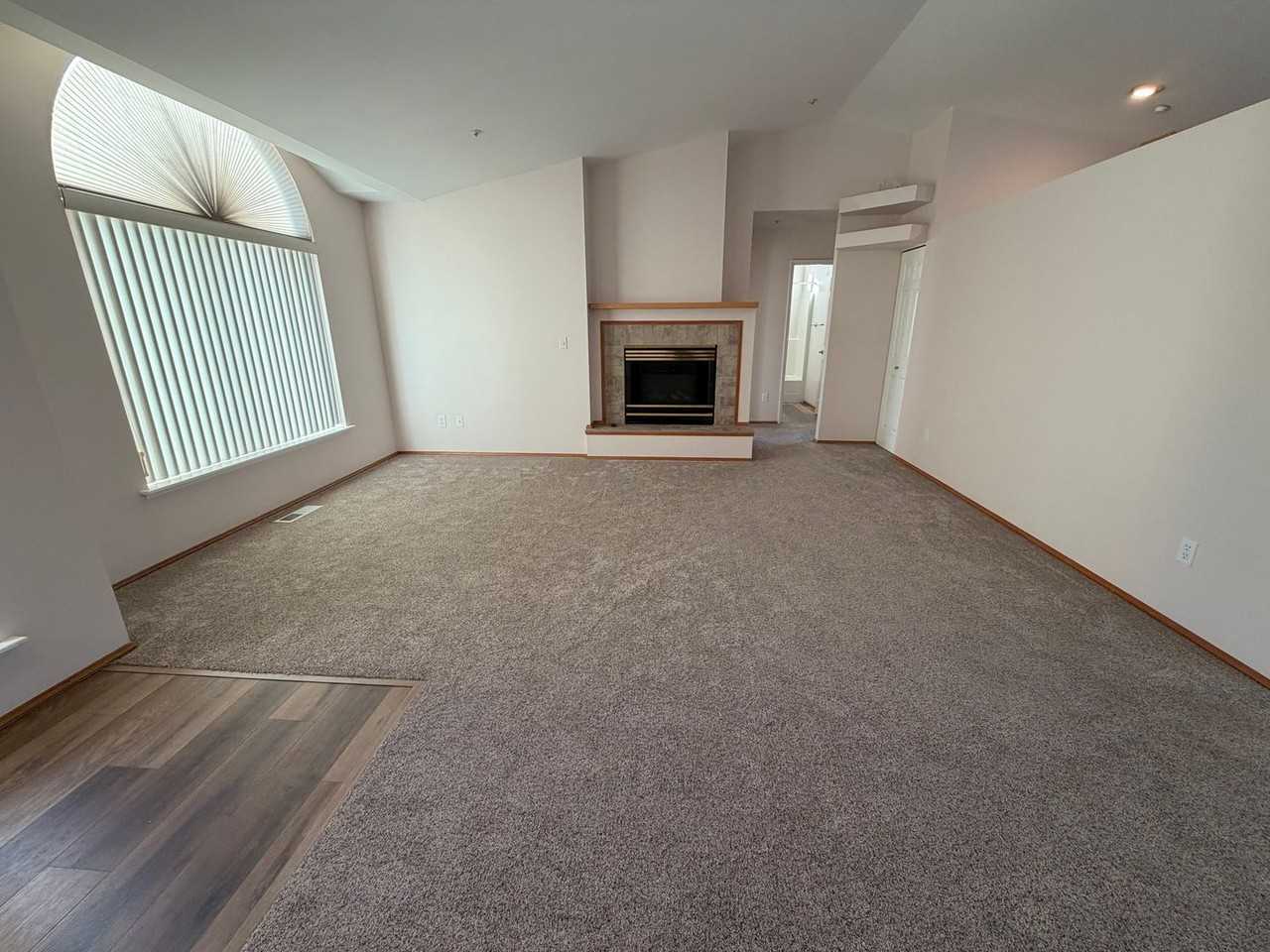 2442 Highland View Dr - Photo 2 of 18