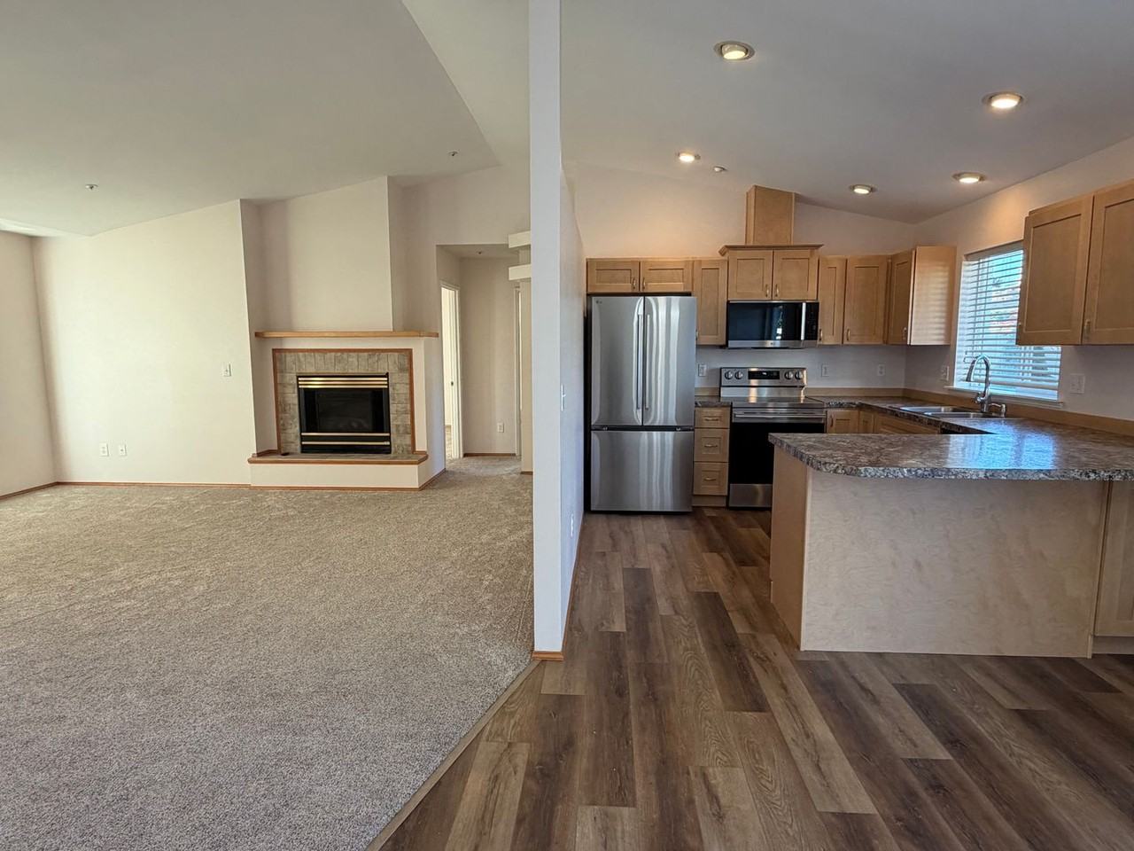 2442 Highland View Dr - Photo 3 of 18