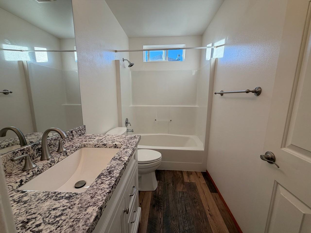 2442 Highland View Dr - Photo 7 of 18