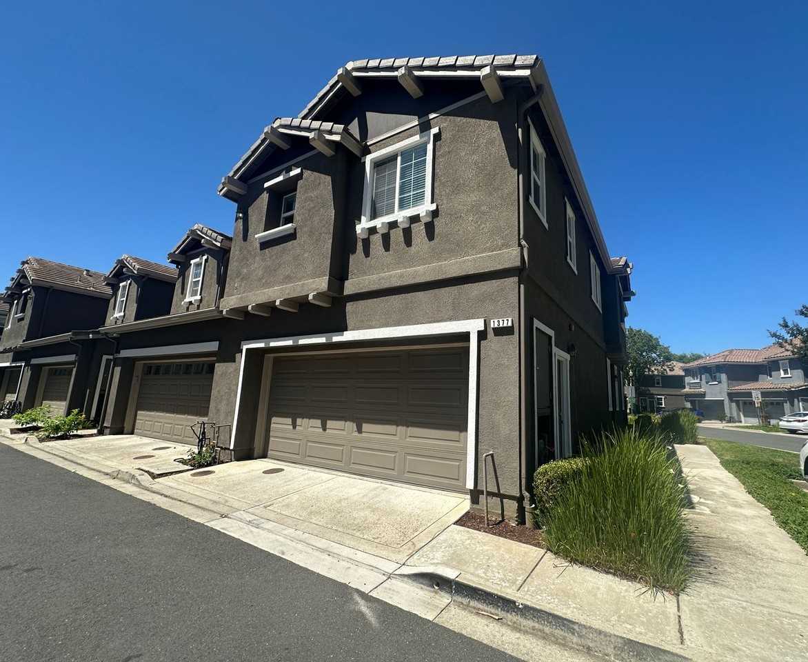 1377 Reagan Way - Photo 2 of 26