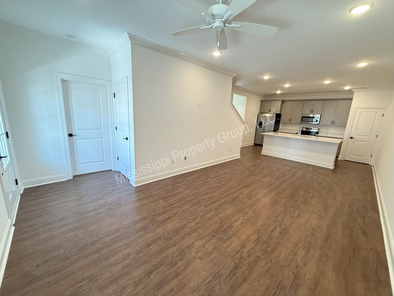 616 Cottage Grove Cir - Photo 3 of 28