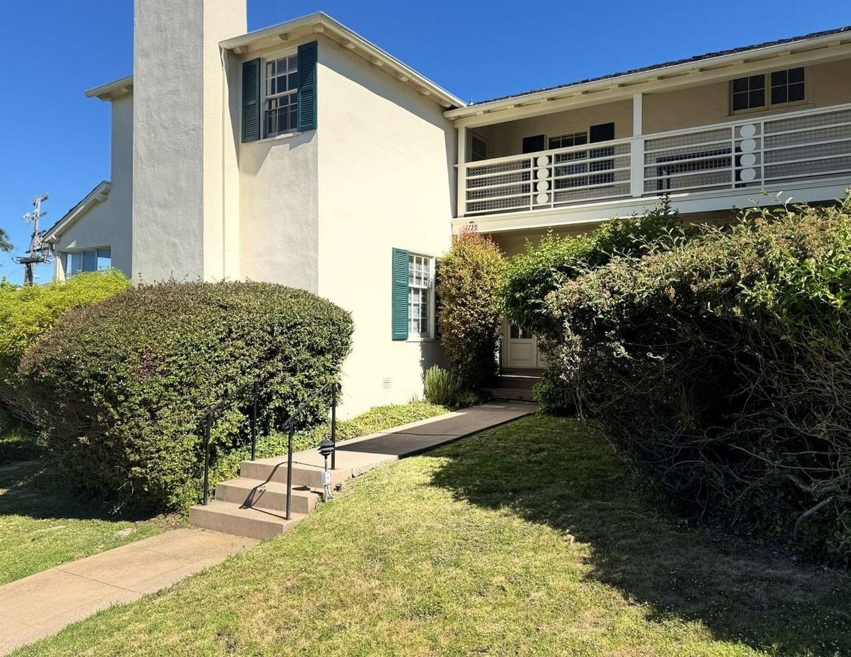 1739 Spruce St - Photo 4 of 50