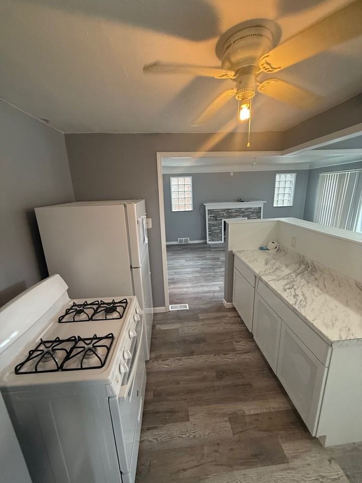 11785 Nashville St - Photo 3 of 16