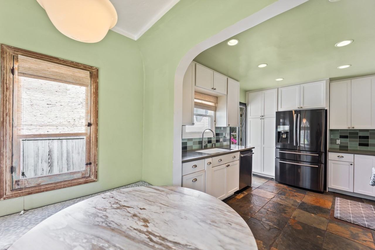 10342 Keswick Ave - Photo 5 of 31