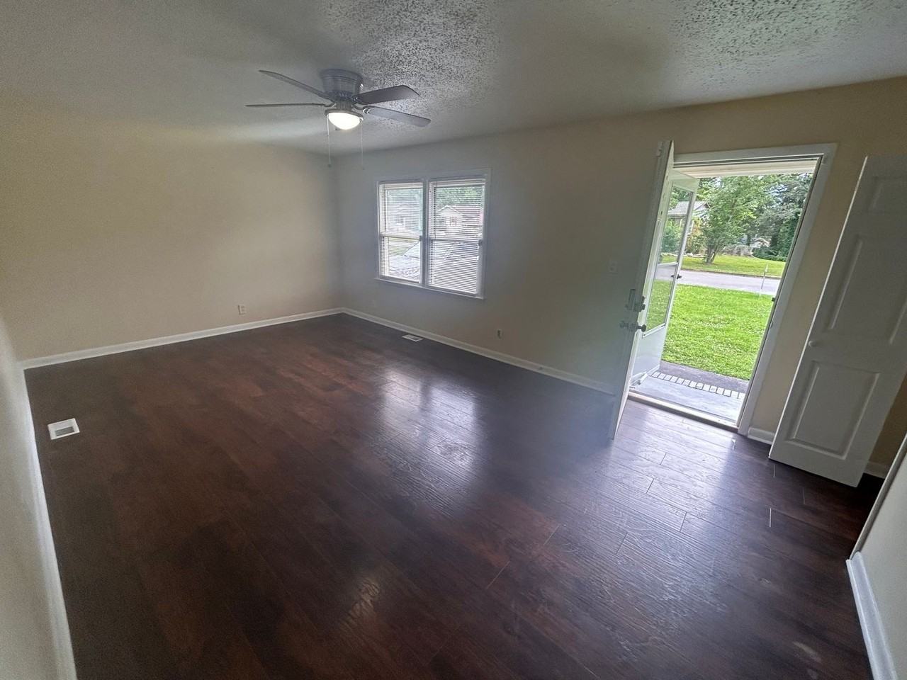 3120 Adonna Dr Nw - Photo 2 of 11