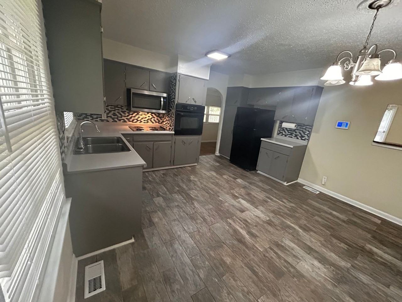 3120 Adonna Dr Nw - Photo 4 of 11