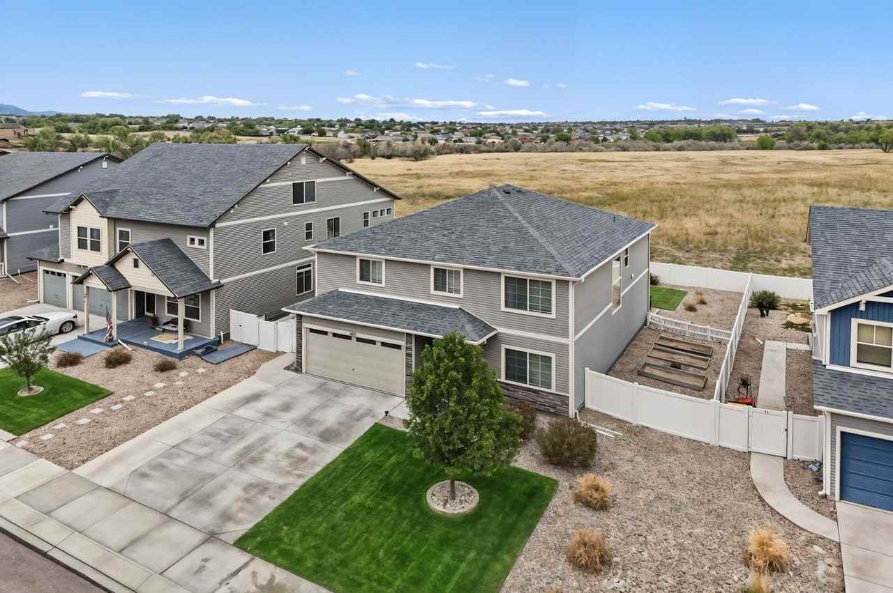 7856 Luminary Ln - Photo 4 of 43