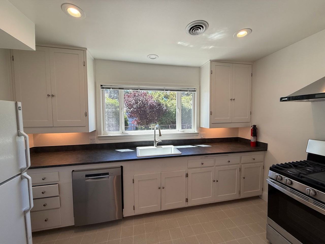 64 Main St - Photo 5 of 15