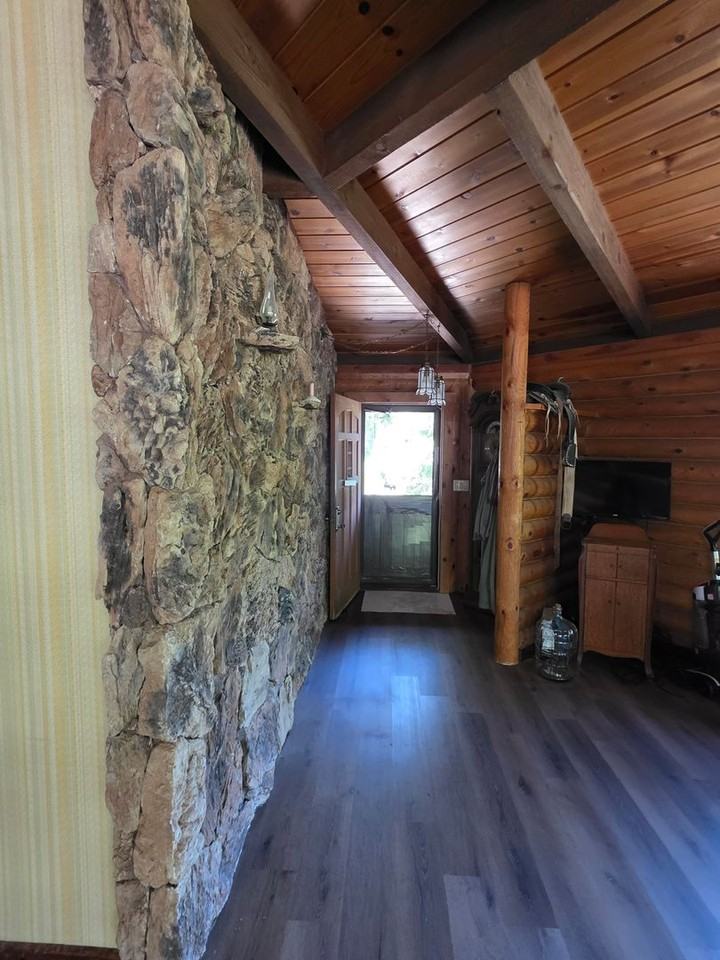 7068 Sandy Crk - Photo 2 of 32