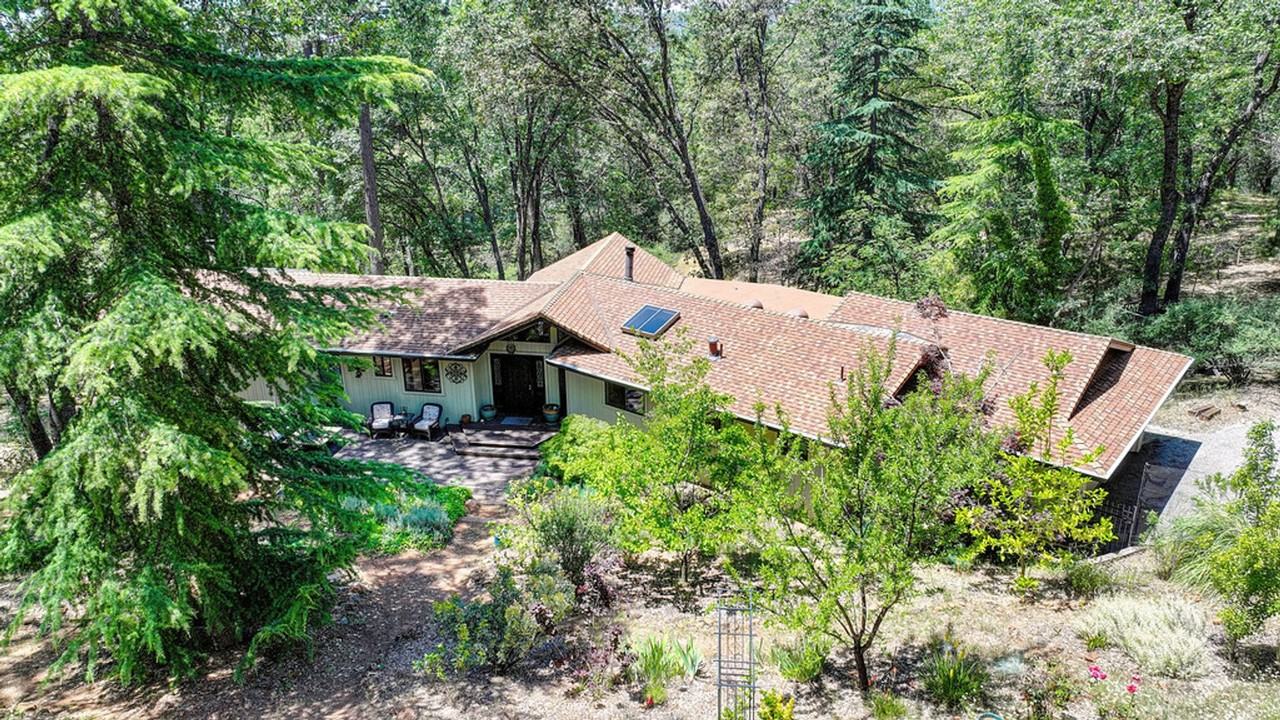 16832 Alice Way - Photo 3 of 50