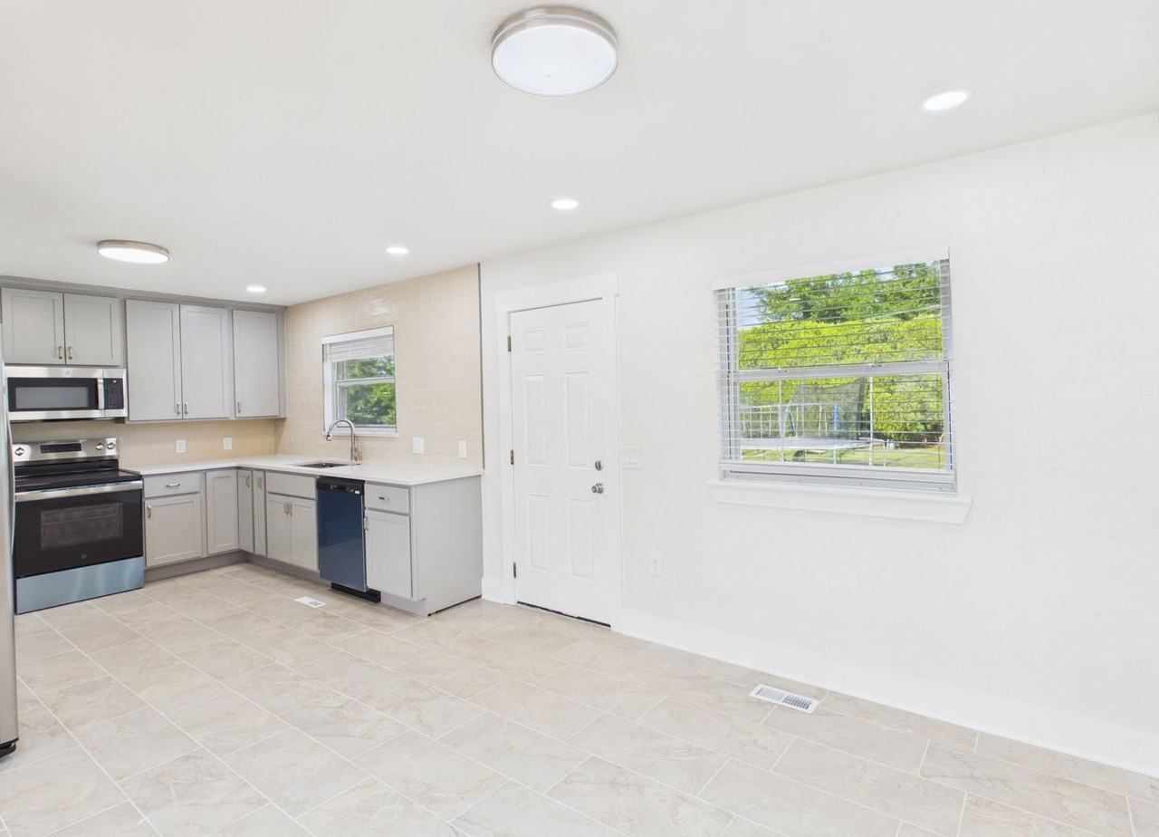 306 Sw 52nd St - Photo 5 of 20